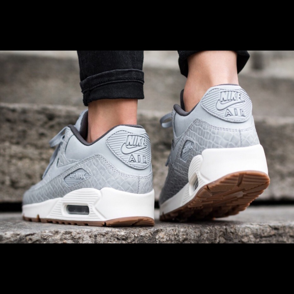 Nike WMNS Air Max 90 Premium Grey Midnight Fog - Picture 3 of 6